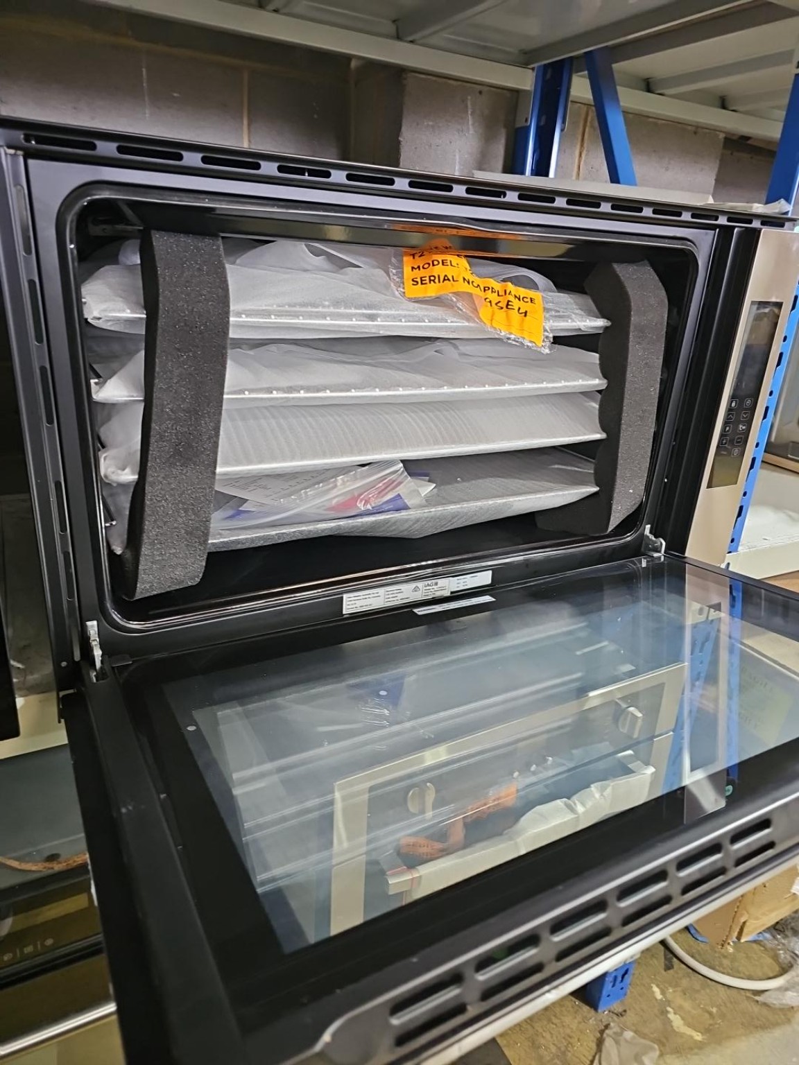 IAG IOM9SE4 90cm Built-In Electric Oven | Factory Second Never Used | Stainless Steel - Image 3