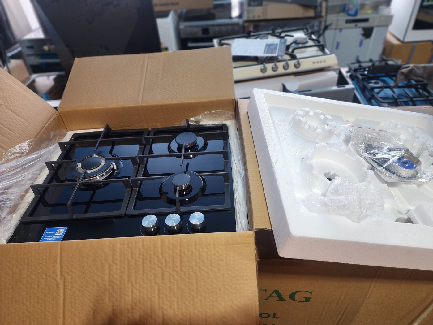Devanti 59cm 3 Burner Gas Cooktop Black Glass – CT-GAS-3B-BK - Image 4